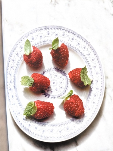 Raspberries with white chocolate ganache