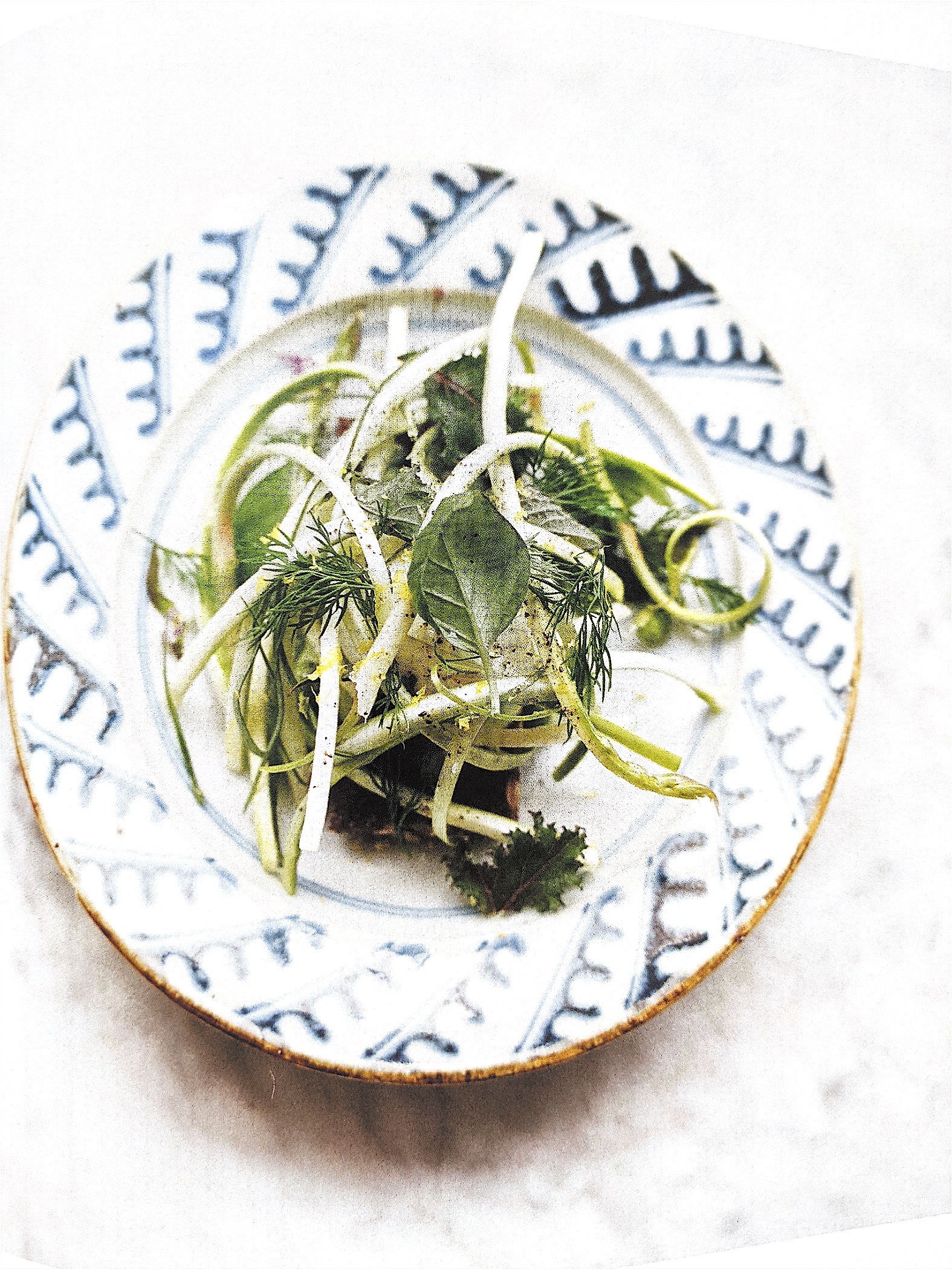 Asparagus crudité salad with egg and rye bread