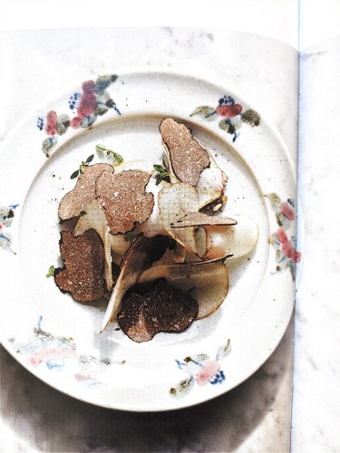 Jerusalem artichoke with eggs and truffle cream